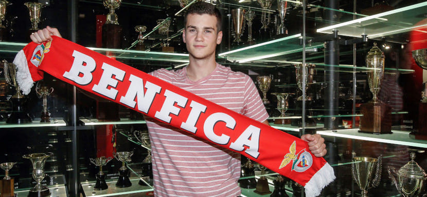 Португалия. Официально. 22-летний разыгрывающий сборной Испании Андер Искьердо сменил "Анайтасуну" на "Бенфику"
