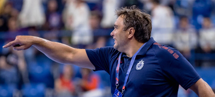 Рулевой женского ЦСКА Олег Кулешов завоевал первый трофей в тренерской карьере — Суперкубок России