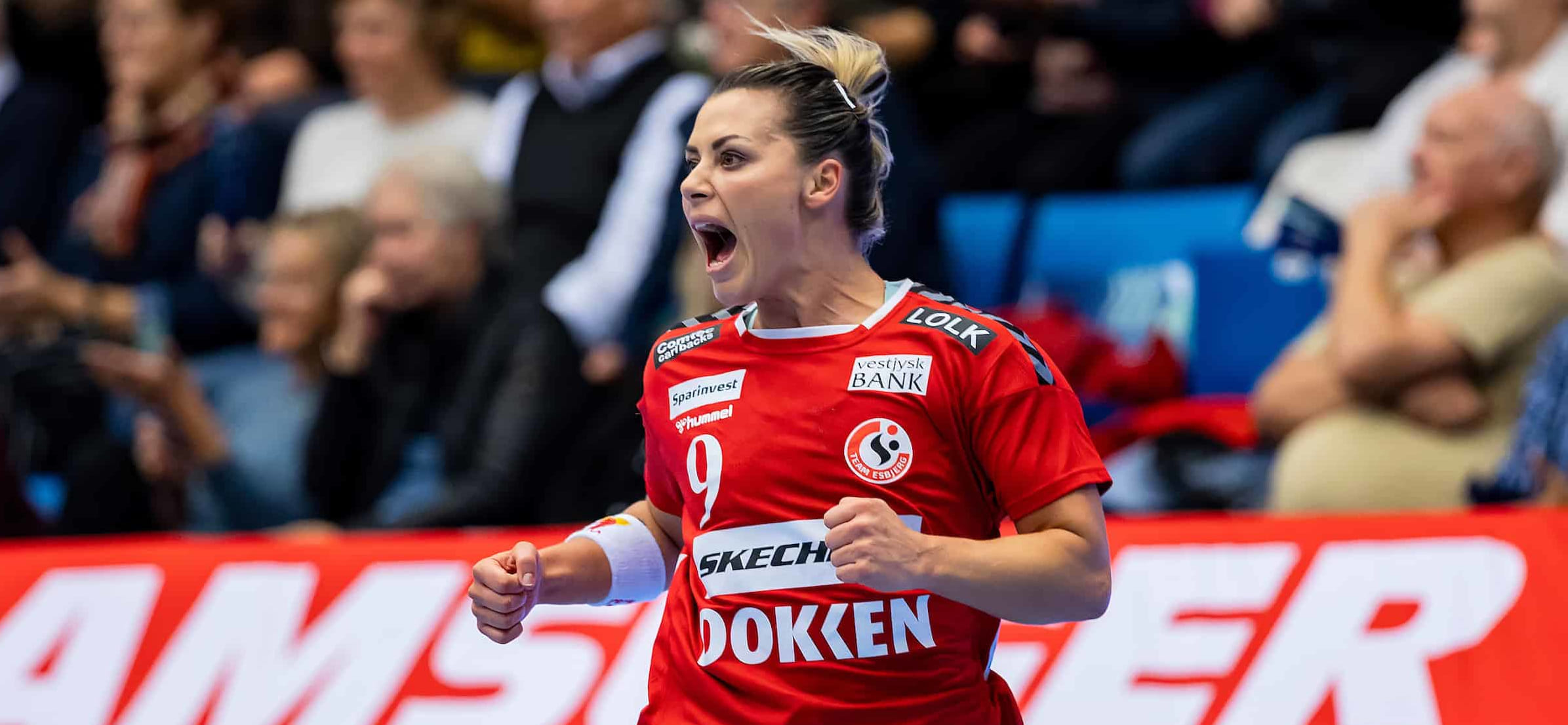 Правая полусредняя "Эсбьерга" Нура Мёрк вернулась в команду и уже сыграла в товарищеском матче. В мае олимпийская чемпионка стала мамой