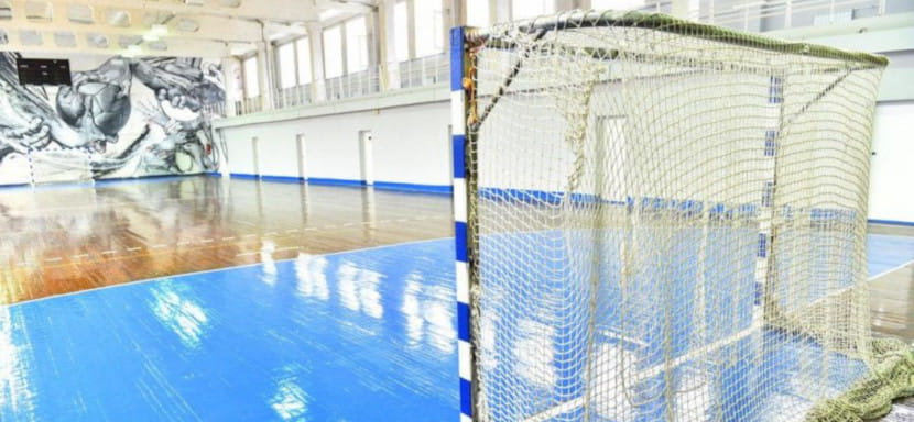 Россия. Ярославская спортшкола №9 получила инвентарь от благотворителей на сумму триста тысяч рублей