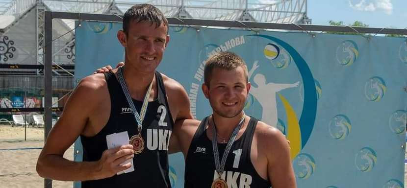 Украина. Левый крайний "Мотора" Александр Касай стал бронзовым призером чемпионата страны по пляжному волейболу