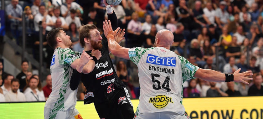 "Киль" выиграл впервые за три матча в бундеслиге, победив "Гамбург" Валиуллина. "Берлин" и "Магдебург" тоже набрали по два очка