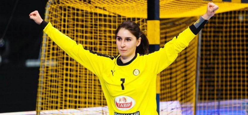 Olimpbet Суперлига. Телережиссёр Роман Зайцев: “Футбольный вратарь Сергей Песьяков особо поддерживает на трибуне Галину Габисову”