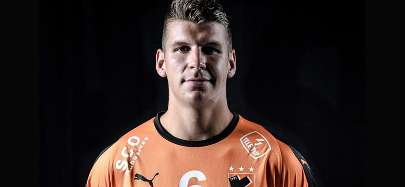 Швейцария. У капитана "Шаффхаузена" правого полусреднего Димитри Кюттеля выявлен рак. Игроку предстоят сеансы химиотерапии