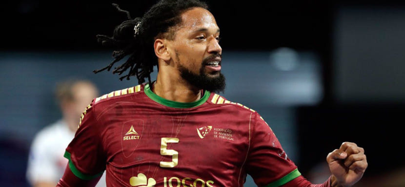 Франция. 32-летний португальский левый полусредний Жилберту Дуарте перешёл из немецкого "Гёппингена" во французский "Экс"