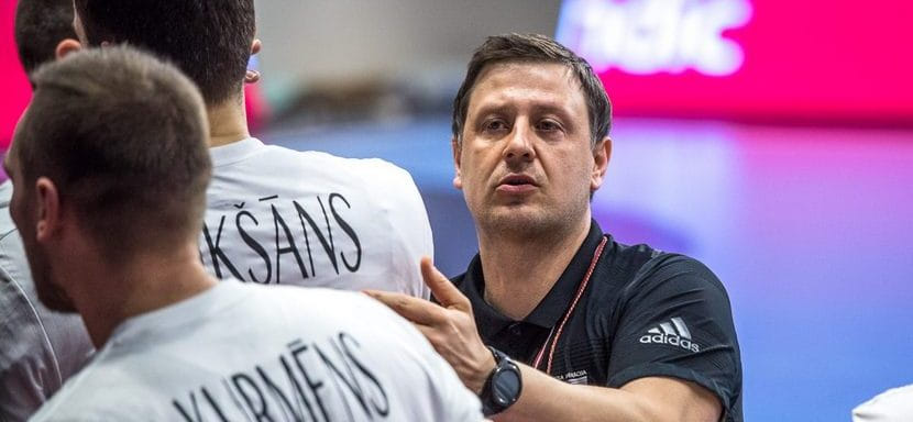 Главный тренер мужской сборной Латвии Сандрис Вершаковс остается у руля команды. Новый контракт заключен по схеме "1+1"