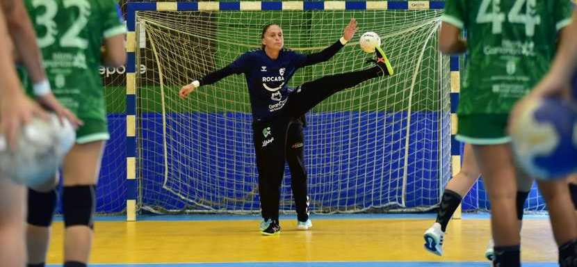 47-летняя испанская вратарь Сильвия Наварро, выступающая за "Рокасу", завершит карьеру после этого сезона