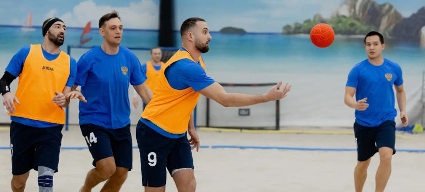 Все на пляж! Мужская сборная начала готовиться к Играм БРИКС: "Иногда дома задачу решить труднее"