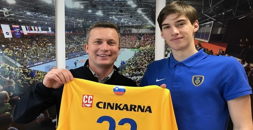 Балканы. Полусредний "Целе" Тадей Клюн подписал профессиональный контракт с клубом