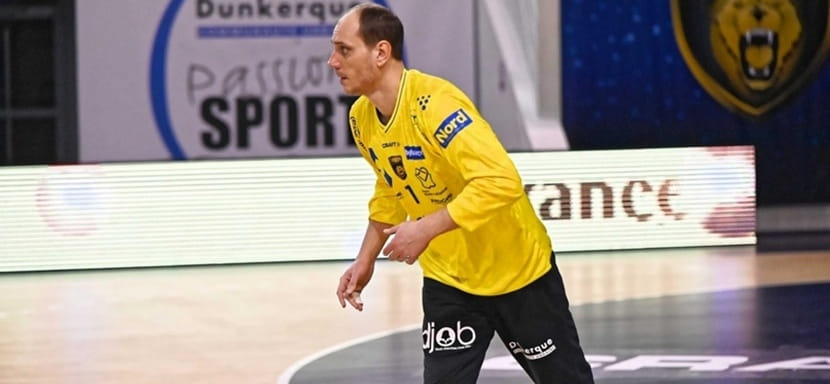 Россия. 11-кратный чемпион России Олег Грамс — рекордсмен по проценту отражённых бросков среди вратарей