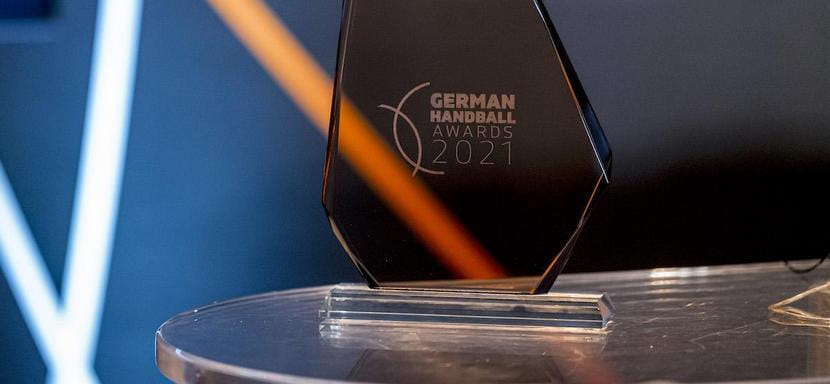 Линейный "Фленсбурга" Йоханнес Голла и разыгрывающая "Боруссии" Алина Грийзельс стали лауреатами "German Handball Awards"