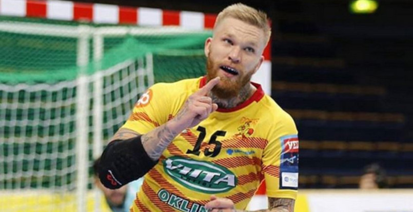 Теему Тамминен из финского "Кокса" изящно перебросил голкипера испанского "Адемара" в матче Лиги чемпионов