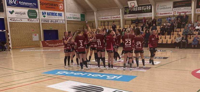 Дания. "Рингкебинг" сделал весомую заявку на сохранение места в элите, разгромив в первом переходном матче "Рингстед"