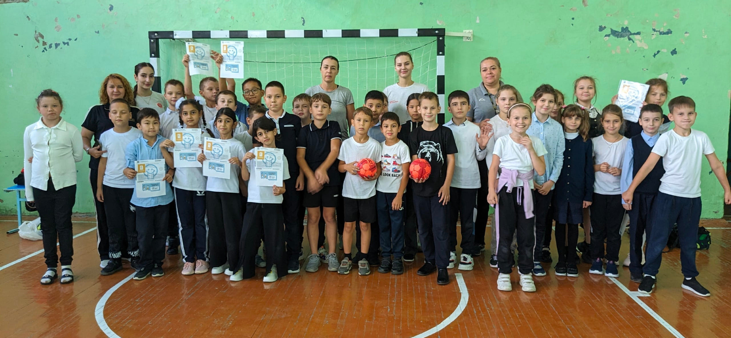 Россия. Представители "Астраханочки" провели мастер-класс для учащихся одной из школ областного центра (ФОТО)