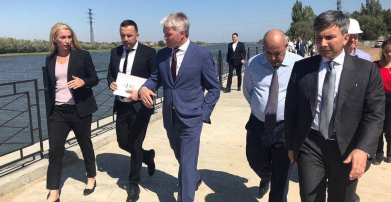 Министр спорта России Павел Колобков проинспектировал внедрение в жизнь проекта "Гандбол в школу" в Астрахани