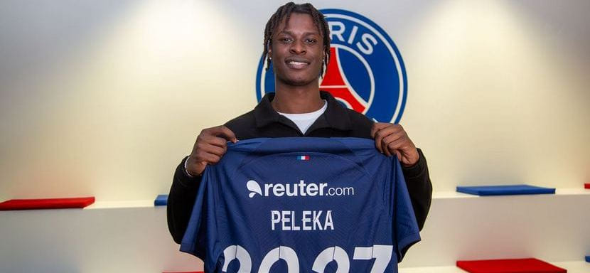 Франция. 22-летний левый полусредний Валлем Пелека подписал первый профессиональный контракт с "Пари Сен-Жермен"