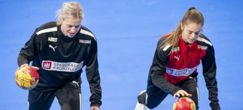 ЧМ-2021. "В ледяной ванне после матча ненамного холоднее, чем в зале во время игры". Сборная Дании замерзает на арене в Гранольерсе