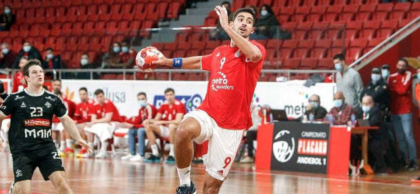 Португалия. Испанский полусредний "Бенфики" Арнау Гарсия пропустит 7-8 месяцев из-за травмы колена