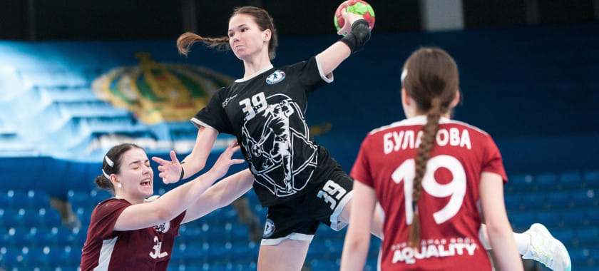 Молодёжное первенство. "Луч-2" обыграл "Ростов-Дон-3", 13 голов Станиславы Брусовой принесли победу "Астраханочке"-СШОР над дублем "Университета"