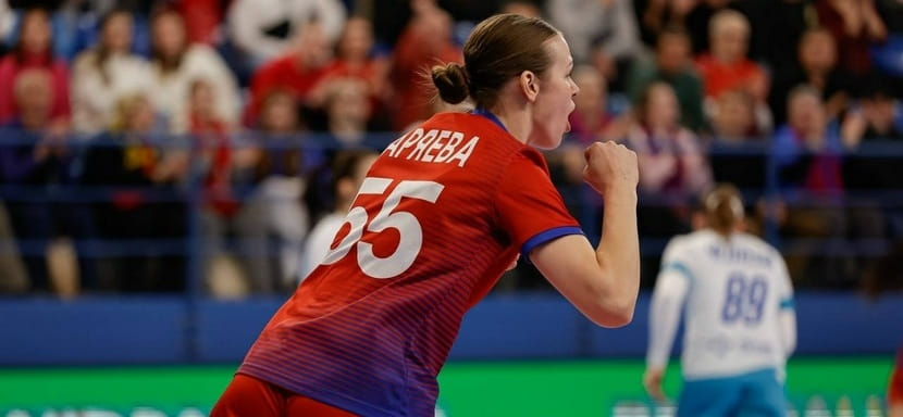 Юлия Гаряева: "Понимаю эмоции после гола. Но вовремя перехватить мяч и снабдить передачей улетающего в отрыв игрока — это тоже очень круто"