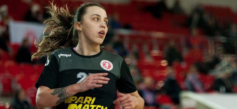 Румыния. Правая крайняя сборной Украины Евгения Левченко сменила "Астраханочку" на "Вылчу" Ирины Глибко, подписав двухлетний контракт