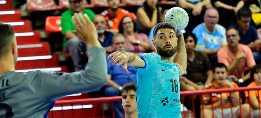 "Барселона" в результативном решающем матче обыграла "Спортинг" и в третий раз подряд завоевала Суперкубок Иберии