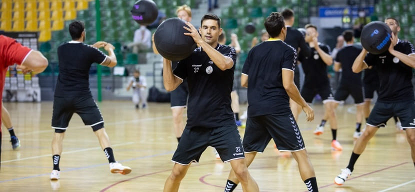 Польша. Левый крайний Анхель Фернандес вернулся к тренировкам с "Кельце"