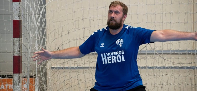 Белорусский вратарь испанской "Навы" Дмитрий Потоцкий пропустит большую часть сезона из-за разрыва ахилла