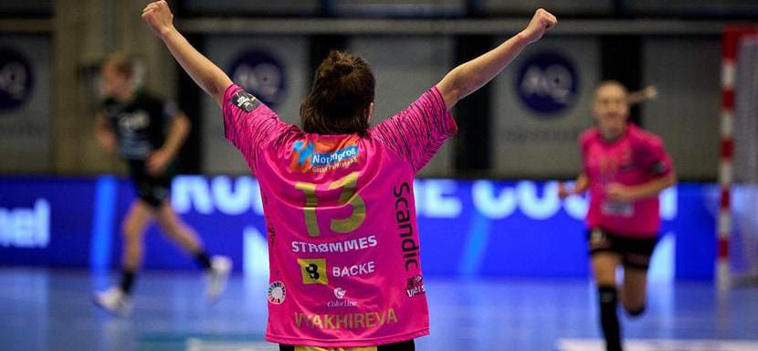 Норвегия. "Кристиансанд" Анны Вяхиревой пробился в четвертьфинальный раунд Кубка страны. Россиянка забросила 11 мячей в ворота "Рэйвенс"