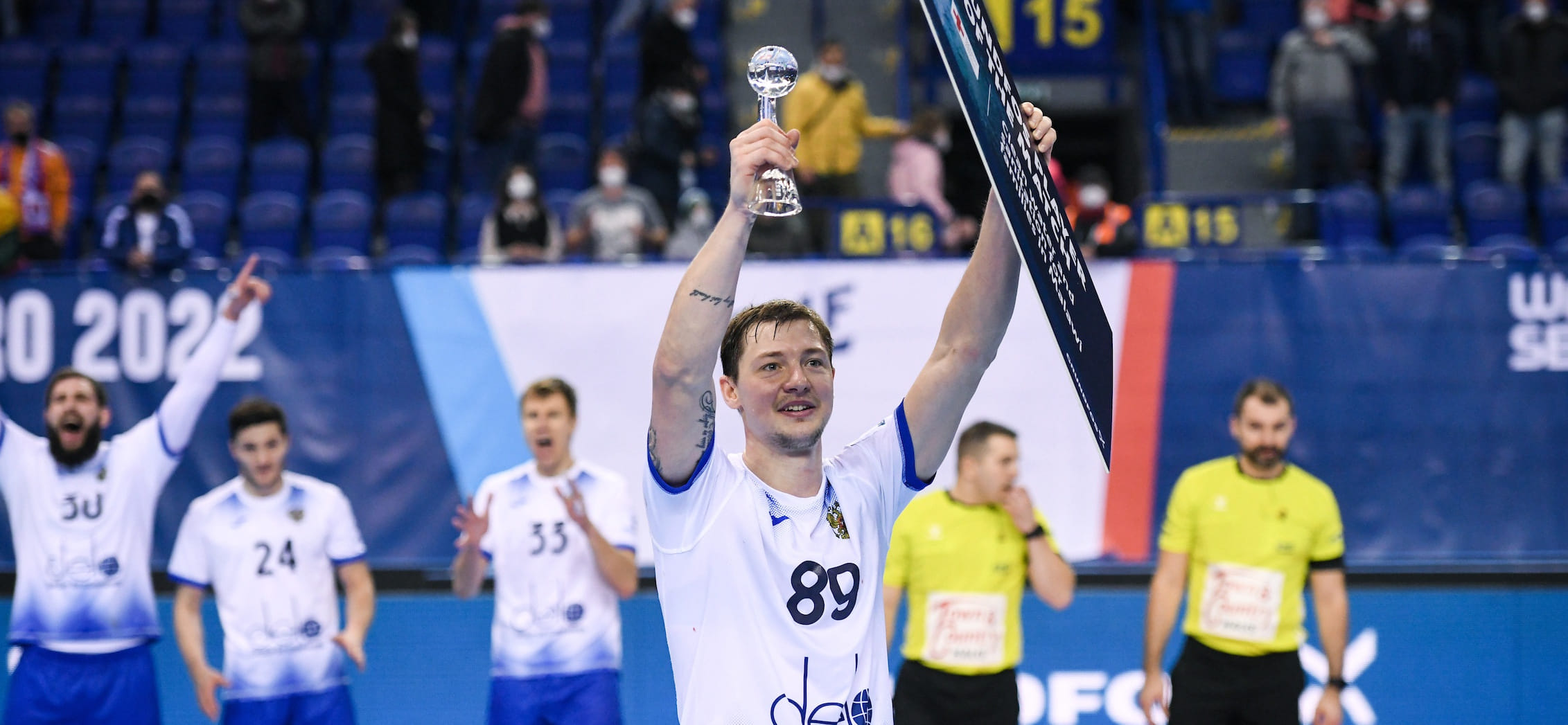 Дмитрий Житников: "Петкович даёт очень большой эмоциональный заряд, он заставил многих игроков пересмотреть отношение к выступлениям за сборную"