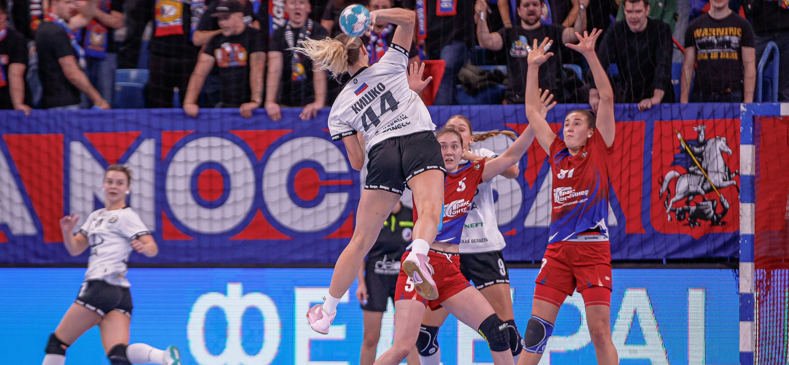 Olimpbet Суперлига. "Лада" сыграет на выезде с "Черноморочкой" без Ольги Явон и снайпера Алины Кишко, забросившей 11 мячей в ворота ЦСКА