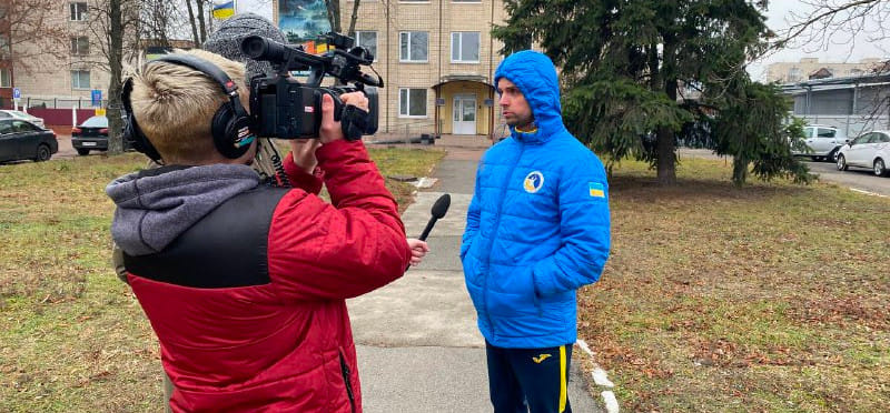 Скандал в Украине. Игроков национальной сборной забрали в военкомат. Недавно они перешли из "Одессы" в ЦСКА. Одна из версий — месть губернатора