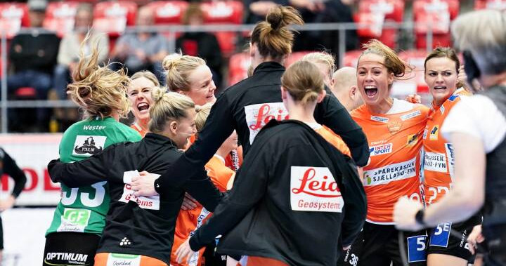 Дания. В первом матче после отставки Яна Пютлика "Оденсе" одержал выездную победу над лидирующим в чемпионате "Эсбьергом"