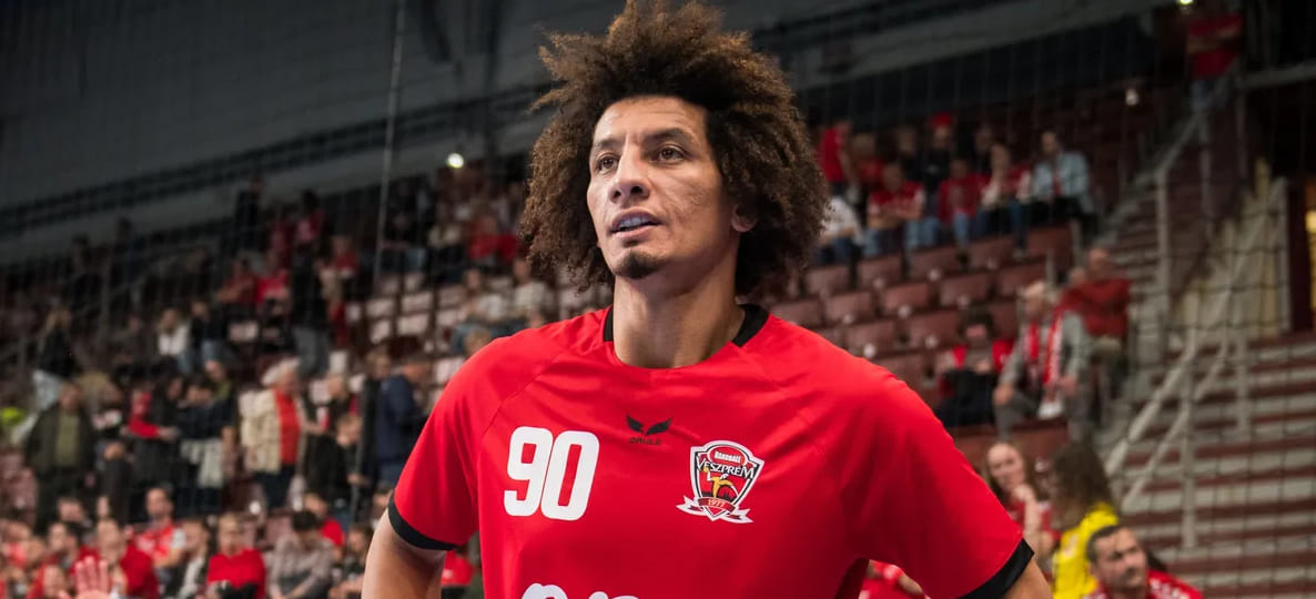 Арабы пытались разрушить "Берлин". Артём Королёк стал не только снайпером, но и аналитиком