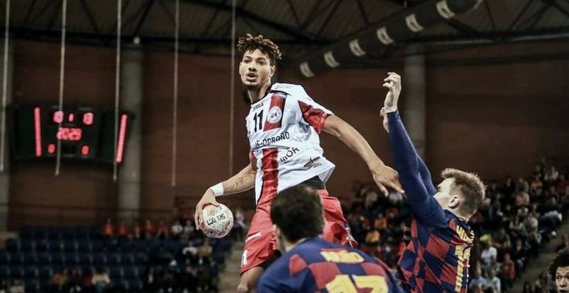 Бундеслига. Французский полусредний Джеймс Скотт подписал контракт с "Балингеном"