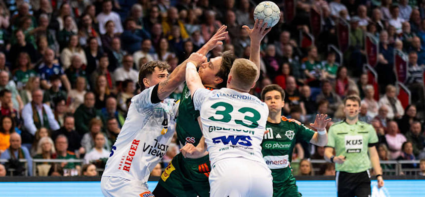 "Берлин" поднялся на второе место турнирной таблицы после домашней победы над "Райн Лёвен" и еще три результата воскресенья в бундеслиге