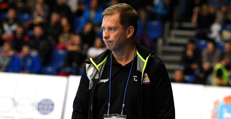 Главный тренер "Лады" Александр Хомутов: "Спасибо девочкам за проявленный характер, на бойцовских качествах они вытащили второй тайм"