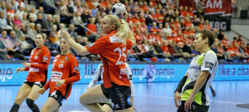 Хенню Рейстад осталась лидером гонки бомбардиров женской Лиги чемпионов после 6-го тура. Анна Вяхирева поднялась на 14 место