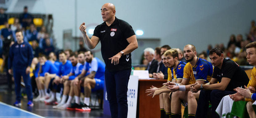 ЧЕ-2022. Талант Дуйшебаев: "Оба моих правых крайних в числе тех, кто больше всех сыграл и пробежал. Думаю, сейчас придется "собирать" Гудьонссона"