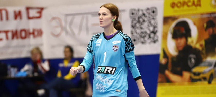 Olimpbet Суперлига. В матче с "Университетом" Ксения Шармакова получила травму. Её место в воротах на 3 атаки заняла крайняя Диана Шингарёва (ВИДЕО)