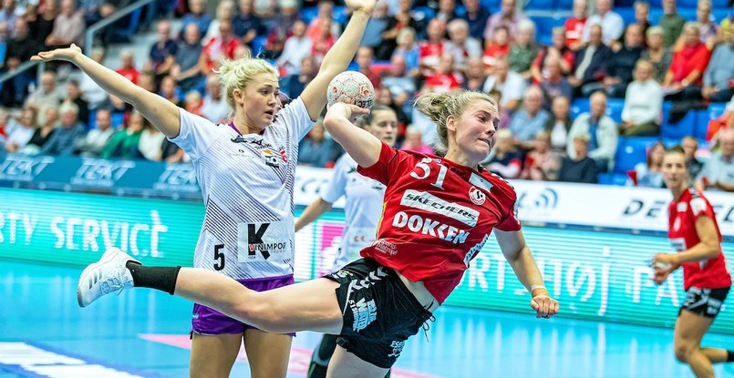 Дания. В женском чемпионате "Эсбьерг" разгромил "Виборг". "Оденсе" и "Копенгаген" также одержали победы