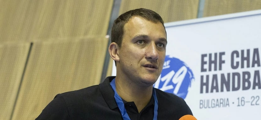 Тренер сборной Беларуси (U-19) Дмитрий Никуленков: "В плане организации турнира в Болгарии все хорошо, но слишком много моря и туристов"