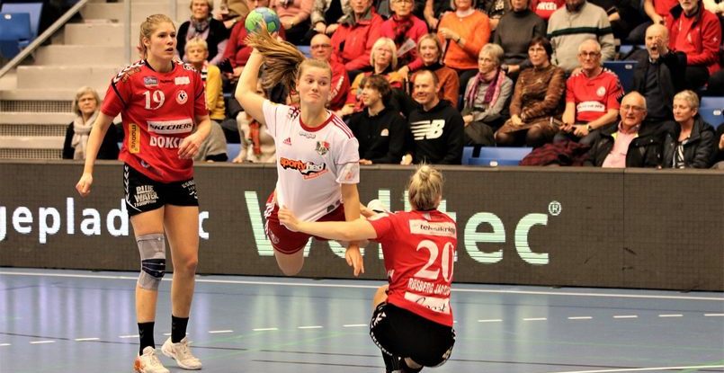 Дания. "Аякс" продлил контракты с сестрами Стине и Майей Эйберг Йоргенсен