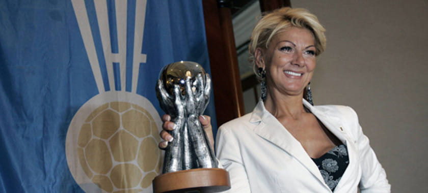 Балканы. "Часто слышу, что я похожа на олимпийскую чемпионку, всегда отвечаю, что я красивее". Лучшая гандболистка мира-1988 Светлана Китич работает в пекарне