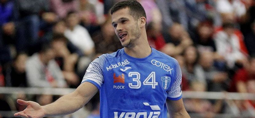 Польша. Линейный Леон Шушня и левый крайний Ловро Михич продлили контракты с "Вислой"