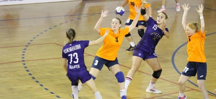 Всероссийская Спартакиада. Команда Адыгеи разгромила представительниц Санкт-Петербурга в утешительном турнире