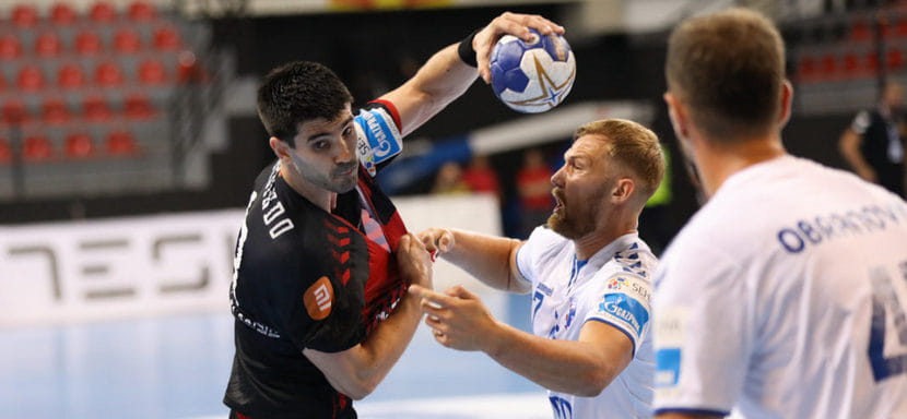 Балканы. "Для нас это сюрприз". Главный тренер "Вардара" Веселин Вуйович подтвердил уход правого полусреднего Эдуардо Гурбиндо