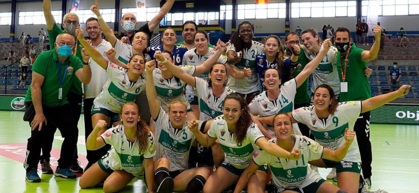 Испания. "Эльче" Екатерины Жуковой в финале национального Кубка обыграл "Вальядолид" и стал обладателем трофея