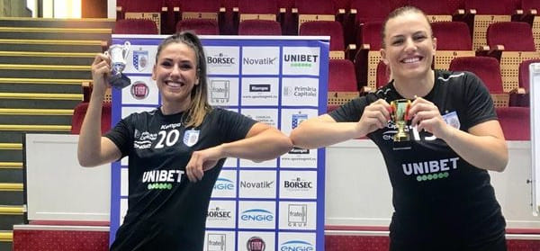 Румыния. Левши из "Бухареста" Кармен Мартин и Андреа Кликовац поупражнялись в бросках правой рукой