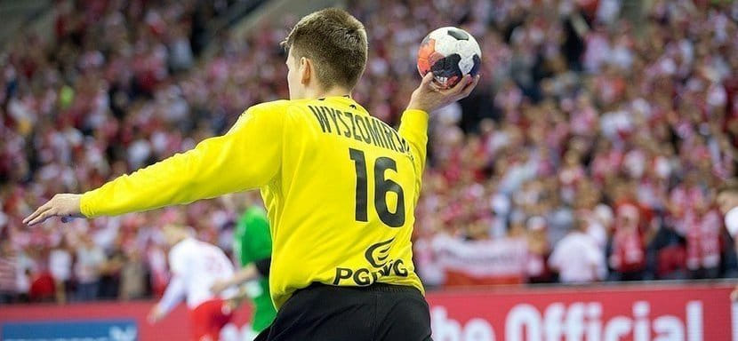 Польша. Трансферный слух. Бронзовый призер ЧМ-2015 вратарь венгерской "Татабаньи" Пётр Вышомирски перейдет в "Гурник" из Забже